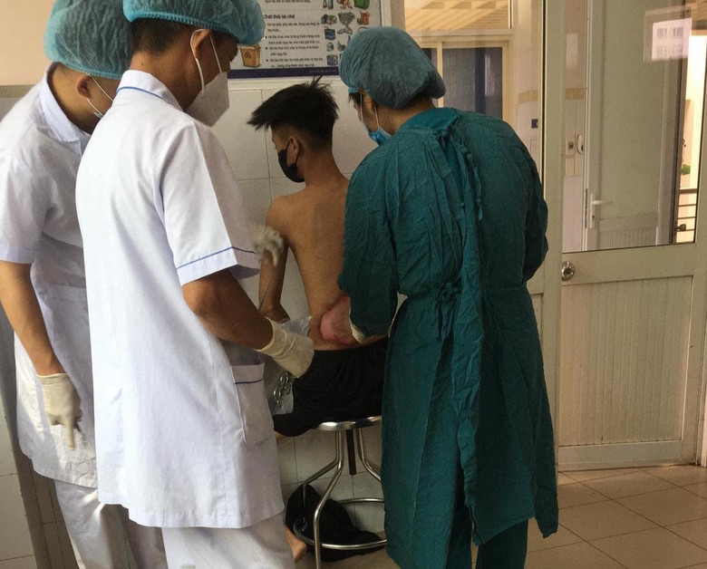 Sự thật thông tin "nam sinh ở Hà Nội bị bạo hành nhiều lần phải nhập viện"- Ảnh 1. Sự thật thông tin "nam sinh ở Hà Nội bị bạo hành nhiều lần phải nhập viện"- Ảnh 1.