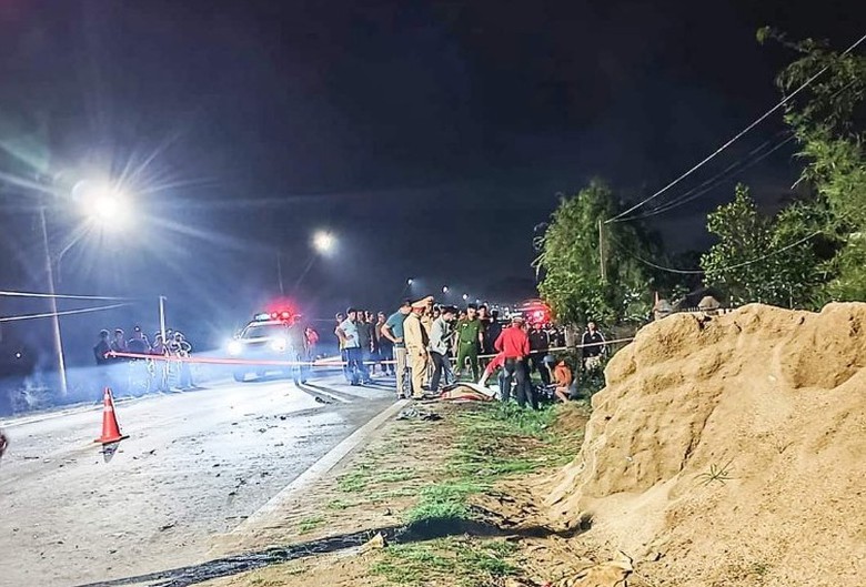 Hai xe m&aacute;y t&ocirc;ng nhau, 4 thanh ni&ecirc;n tử vong tại chỗ- Ảnh 1.