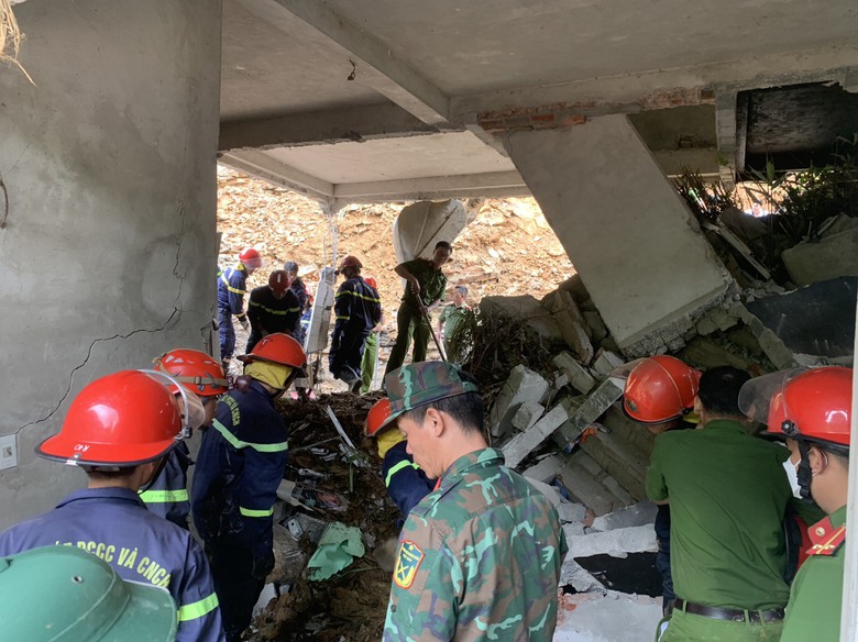 Hiện trường t&igrave;m kiếm 3 người bị v&ugrave;i lấp v&igrave; sạt lở đất tại Bắc Kạn- Ảnh 4.