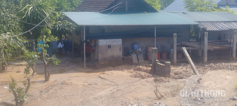 Lào Cai: Vì sao đường dẫn cầu Làng Giàng còn 300m chưa thi công xong?- Ảnh 5. Lào Cai: Vì sao đường dẫn cầu Làng Giàng còn 300m chưa thi công xong?- Ảnh 5.