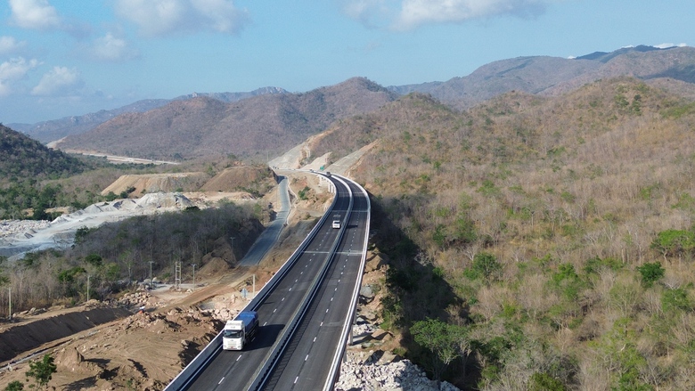 B&aacute;o động nạn n&eacute;m đ&aacute;, ph&aacute; r&agrave;o tr&ecirc;n cao tốc Cam L&acirc;m - Vĩnh Hảo- Ảnh 1.