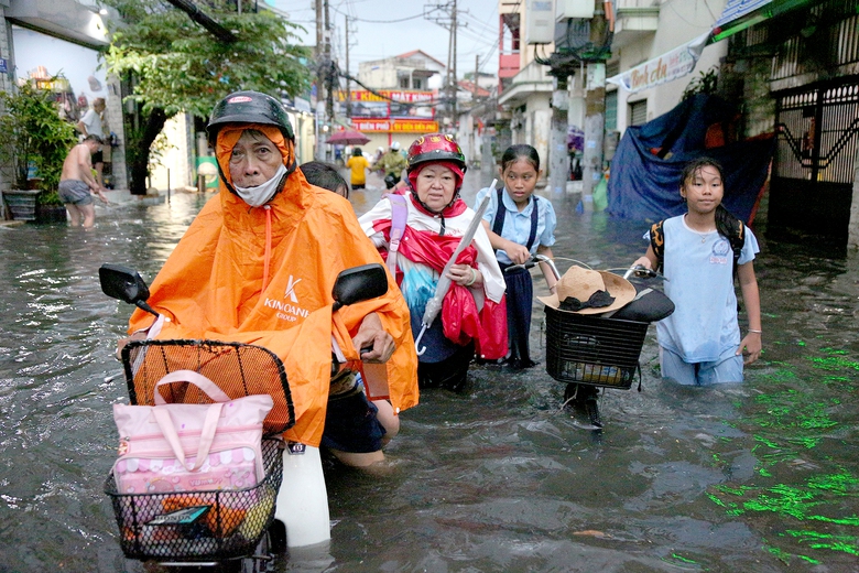 TP.HCM: C&aacute;ch n&agrave;o để tho&aacute;t cảnh hễ mưa l&agrave; ngập?- Ảnh 2.