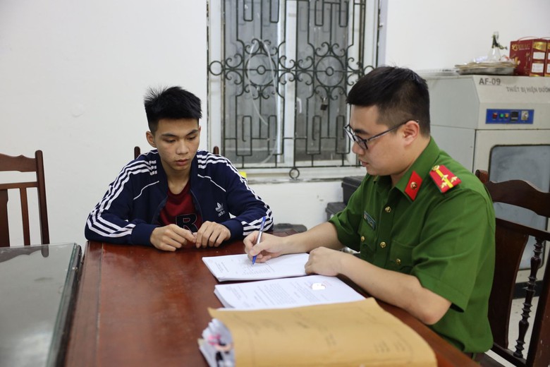 Khởi tố nh&oacute;m "b&aacute;o thủ" đi xe m&aacute;y đuổi đ&aacute;nh nhau tr&ecirc;n phố, g&acirc;y tai nạn giao th&ocirc;ng- Ảnh 3.