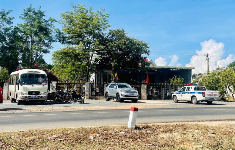 Bắt nguy&ecirc;n chủ tịch, c&aacute;n bộ địa ch&iacute;nh x&atilde; Sơn Mỹ bao che "c&aacute;t tặc"- Ảnh 1.