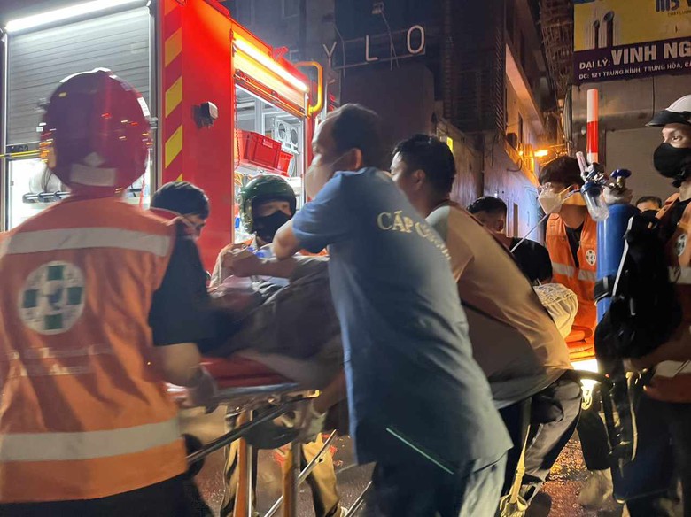 Cận cảnh hiện trường vụ ch&aacute;y nh&agrave; trọ ở Trung K&iacute;nh, 14 người tử vong- Ảnh 9.