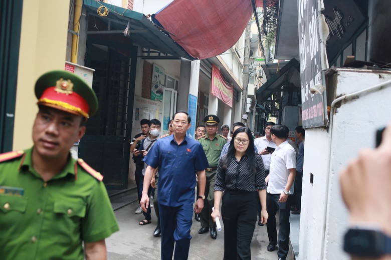 Cận cảnh hiện trường vụ ch&aacute;y nh&agrave; trọ ở Trung K&iacute;nh, 14 người tử vong- Ảnh 12.