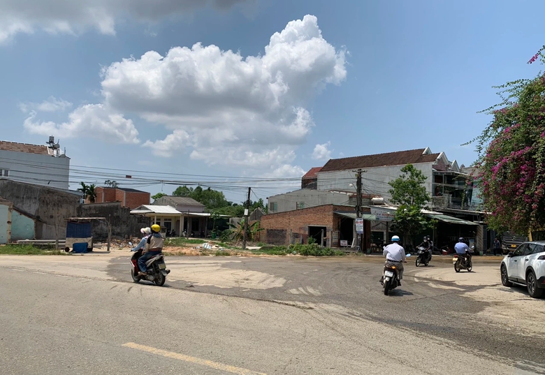 Loạt dự án giao thông dang dở vì tắc mặt bằng ở Quảng Ngãi- Ảnh 2. Loạt dự án giao thông dang dở vì tắc mặt bằng ở Quảng Ngãi- Ảnh 2.