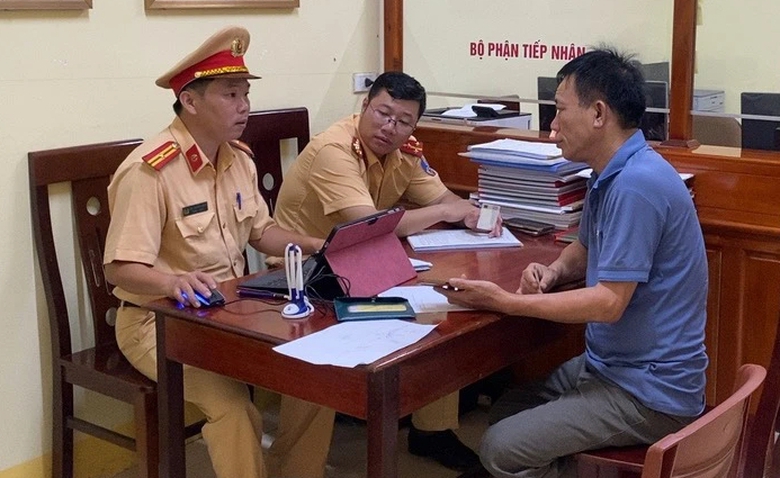 Xử l&yacute; t&agrave;i xế chạy &ocirc; t&ocirc; ngược chiều tr&ecirc;n cao tốc- Ảnh 1.