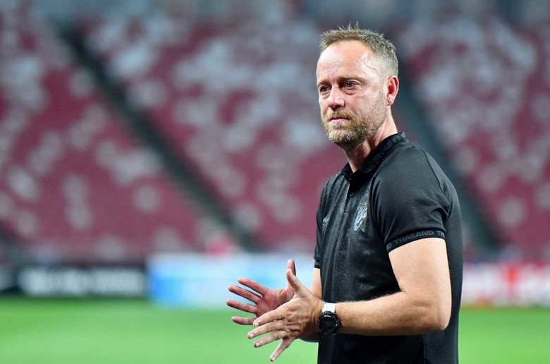 Ván cờ tàn ở V-League vô tình trở thành "phao cứu sinh" cho HLV Polking? - Ảnh 1. Ván cờ tàn ở V-League vô tình trở thành "phao cứu sinh" cho HLV Polking? - Ảnh 1.