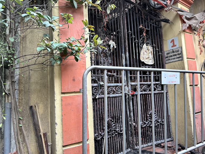 Cận cảnh hiện trường vụ ch&aacute;y nh&agrave; trọ ở Trung K&iacute;nh, 14 người tử vong- Ảnh 1.