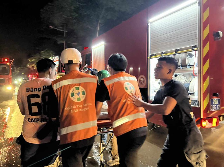 Cận cảnh hiện trường vụ ch&aacute;y nh&agrave; trọ ở Trung K&iacute;nh, 14 người tử vong- Ảnh 6.