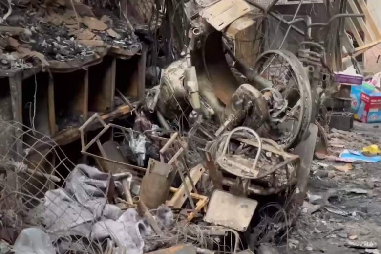 C&ocirc;ng an kh&aacute;m hiện trường ch&aacute;y nh&agrave; trọ khiến 14 người tử vong ở H&agrave; Nội- Ảnh 5.