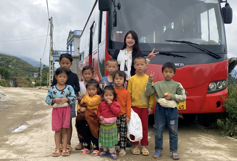 Nữ sinh H&agrave; Th&agrave;nh v&agrave; h&agrave;nh tr&igrave;nh từ thiện đến những điểm trường v&ugrave;ng cao- Ảnh 1.