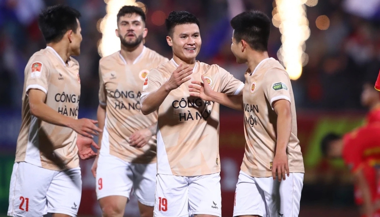 Đại gia V-League c&oacute; h&agrave;nh động ấm l&ograve;ng với c&aacute;c nạn nh&acirc;n vụ ch&aacute;y nh&agrave; trọ ở H&agrave; Nội- Ảnh 1.