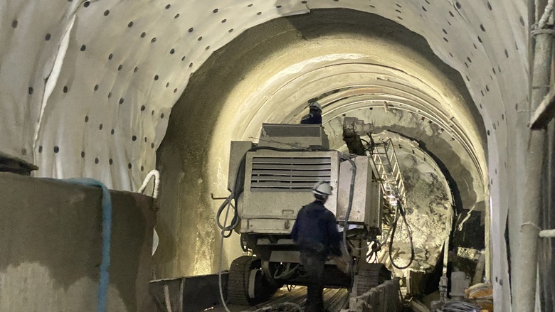 Thi công ngày đêm khắc phục sạt lở hầm Chí Thạnh, phấn đấu thông tàu trong ngày 26/5- Ảnh 1. Thi công ngày đêm khắc phục sạt lở hầm Chí Thạnh, phấn đấu thông tàu trong ngày 26/5- Ảnh 1.