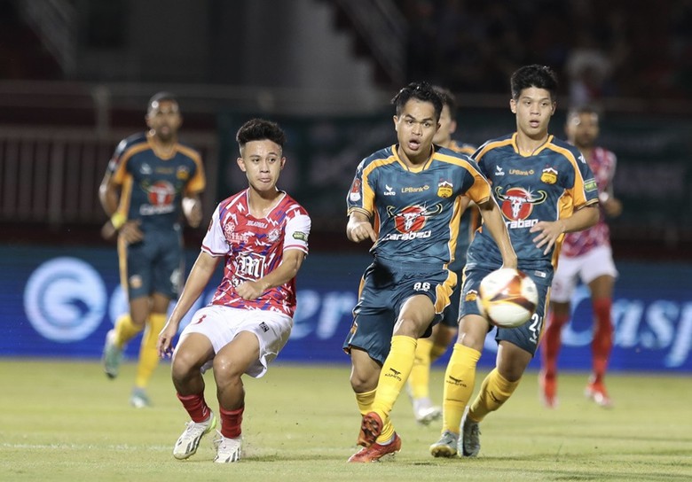V-League: Thua t&acirc;m phục khẩu phục TP.HCM, HAGL nguy cơ bị đẩy xuống đ&aacute;y bảng xếp hạng- Ảnh 1.