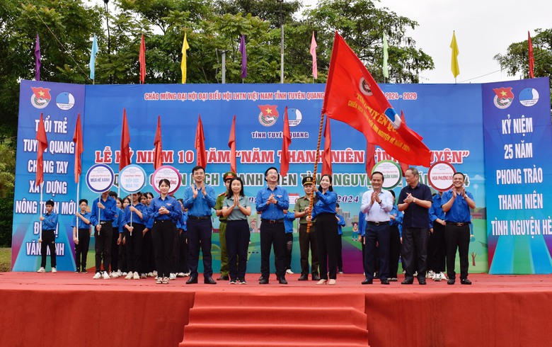 Tuy&ecirc;n Quang: Khởi c&ocirc;ng ng&ocirc;i nh&agrave; 15/10 do B&aacute;o Giao th&ocirc;ng t&agrave;i trợ- Ảnh 3.