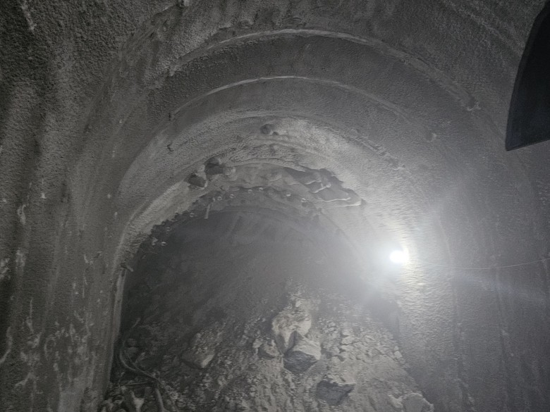 Hầm Ch&iacute; Thạnh tiếp tục sạt lở, l&ugrave;i thời gian th&ocirc;ng t&agrave;u- Ảnh 1.