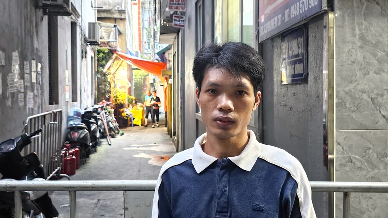 Người d&acirc;n xếp h&agrave;ng thắp hương cho c&aacute;c nạn nh&acirc;n vụ ch&aacute;y ở Trung K&iacute;nh- Ảnh 5.