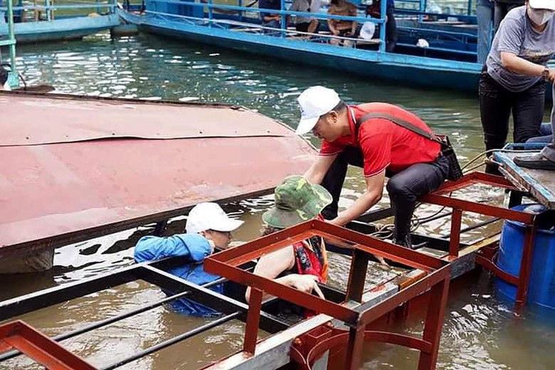 Lật cầu phao ở Bắc Kạn: 20 người rơi xuống hồ Ba Bể được hỗ trợ t&agrave;i sản- Ảnh 3.