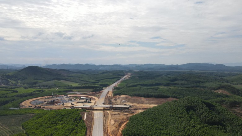 Tiến độ thần tốc tr&ecirc;n cao tốc Bắc - Nam qua Quảng B&igrave;nh- Ảnh 2.