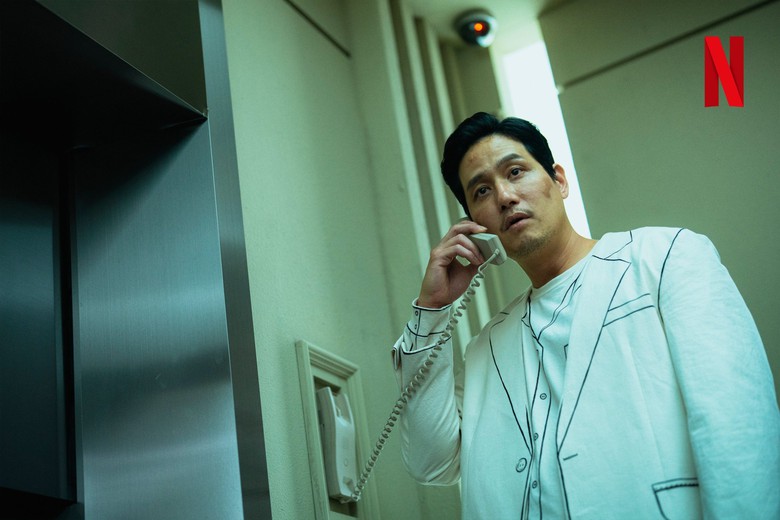 Series "The 8 show" đang gây sốt có vượt qua được cái bóng "Squid game"?- Ảnh 5. Series "The 8 show" đang gây sốt có vượt qua được cái bóng "Squid game"?- Ảnh 5.