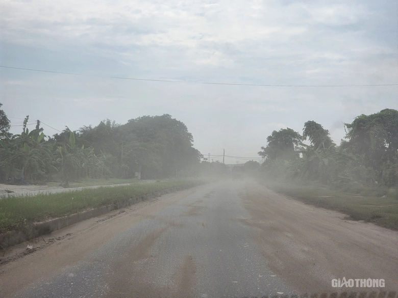 Ph&uacute; Thọ: Người tham gia giao th&ocirc;ng bất an v&igrave; bụi m&ugrave; mịt- Ảnh 2.