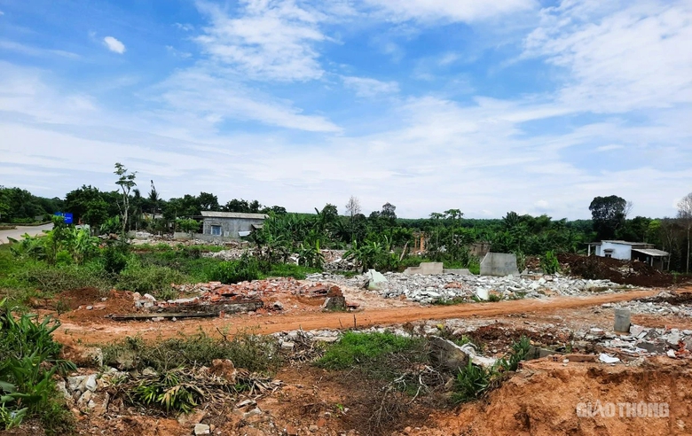 Bảo vệ thi công, bàn giao thêm mặt bằng dự án cao tốc Vạn Ninh - Cam Lộ- Ảnh 3. Bảo vệ thi công, bàn giao thêm mặt bằng dự án cao tốc Vạn Ninh - Cam Lộ- Ảnh 3.