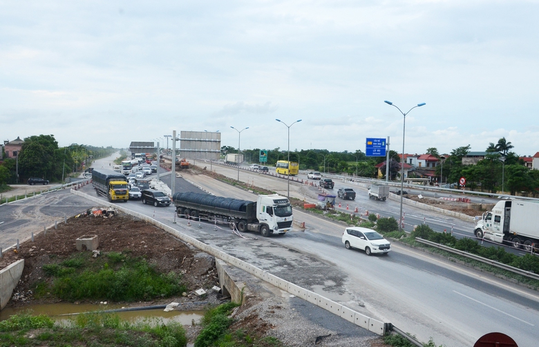 L&agrave;m ng&agrave;y, l&agrave;m đ&ecirc;m để r&uacute;t ngắn tiến độ thi c&ocirc;ng n&uacute;t giao cao tốc đa tầng 1.400 tỷ đồng- Ảnh 14.