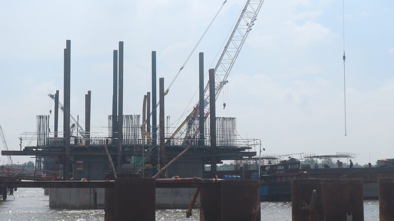 Rộn vang tiếng m&aacute;y tr&ecirc;n c&ocirc;ng trường cầu Đại Ng&atilde;i 2- Ảnh 3.