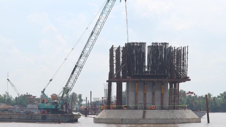 Rộn vang tiếng m&aacute;y tr&ecirc;n c&ocirc;ng trường cầu Đại Ng&atilde;i 2- Ảnh 10.