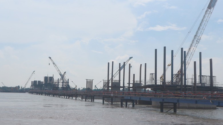 Tháo gỡ nguồn cát, cầu Đại Ngãi 2 tăng tốc về đích- Ảnh 2. Tháo gỡ nguồn cát, cầu Đại Ngãi 2 tăng tốc về đích- Ảnh 2.