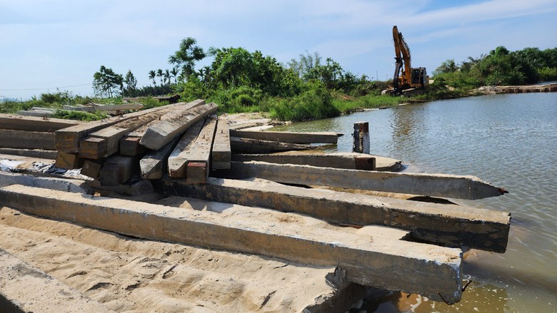 Phó chủ tịch tỉnh Quảng Ngãi thúc đẩy nhanh tiến độ đập ngăn mặn 100 tỷ- Ảnh 1. Phó chủ tịch tỉnh Quảng Ngãi thúc đẩy nhanh tiến độ đập ngăn mặn 100 tỷ- Ảnh 1.