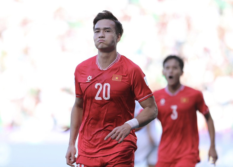 Chưa ra mắt tuyển Việt Nam, HLV Kim Sang-sik đ&atilde; &ldquo;to&aacute;t mồ h&ocirc;i&rdquo; v&igrave; vị tr&iacute; n&agrave;y- Ảnh 1.