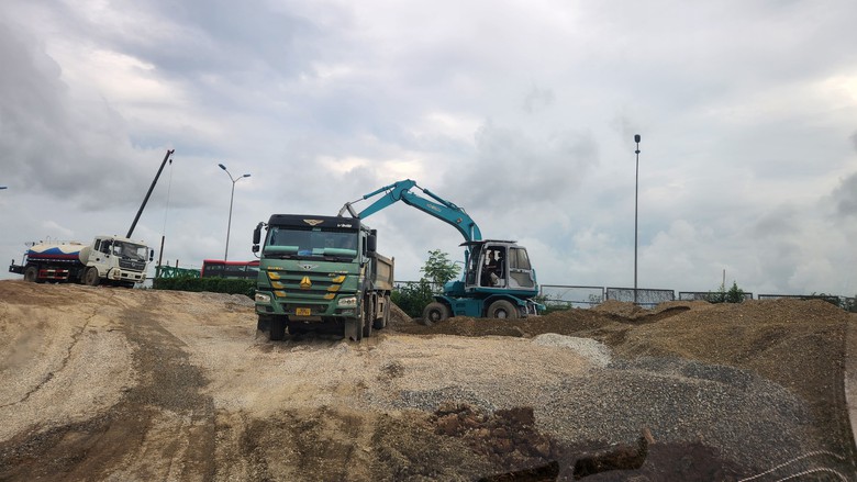 L&agrave;m ng&agrave;y, l&agrave;m đ&ecirc;m để r&uacute;t ngắn tiến độ thi c&ocirc;ng n&uacute;t giao cao tốc đa tầng 1.400 tỷ đồng- Ảnh 8.
