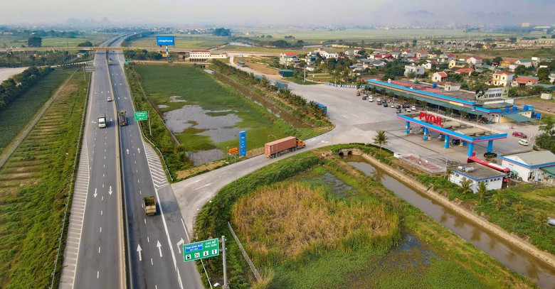 Trạm dừng nghỉ cao tốc th&agrave;nh điểm trung chuyển kh&aacute;ch được kh&ocirc;ng?- Ảnh 1.