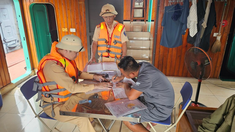 Ph&uacute; Thọ: Xử l&yacute; nghi&ecirc;m c&aacute;c vi phạm về giao th&ocirc;ng đường thủy nội địa- Ảnh 3.