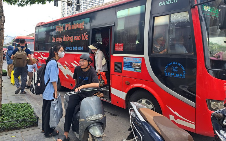 Xe d&ugrave;, bến c&oacute;c vẫn bủa v&acirc;y bến xe Mỹ Đ&igrave;nh