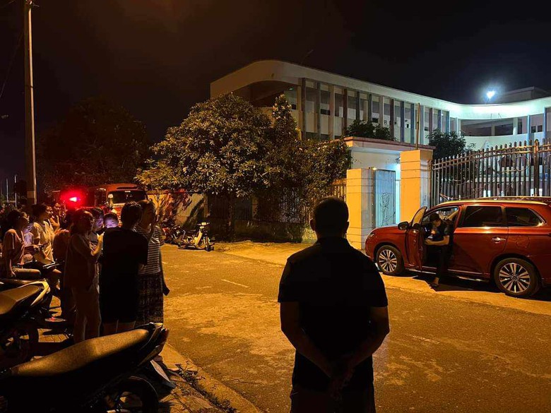 Khởi tố vụ trẻ chết v&igrave; bị bỏ qu&ecirc;n trong xe đưa đ&oacute;n: C&ocirc; gi&aacute;o đ&atilde; điểm danh, biết b&eacute; nghỉ học- Ảnh 1.