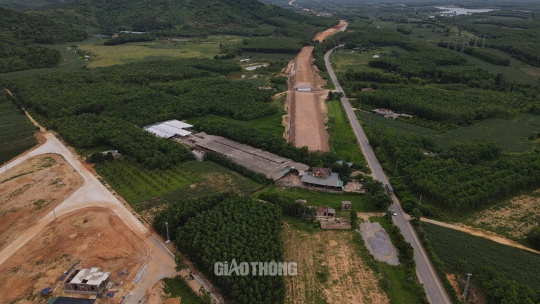 Thi c&ocirc;ng cao tốc qua Quảng B&igrave;nh "nhảy c&oacute;c" v&igrave; vướng nh&agrave; c&aacute;c hộ d&acirc;n- Ảnh 3.