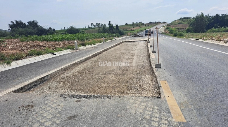 Khắc phục xong điểm nước ngầm tr&ecirc;n QL19 đoạn tuyến tr&aacute;nh An Kh&ecirc;- Ảnh 1.