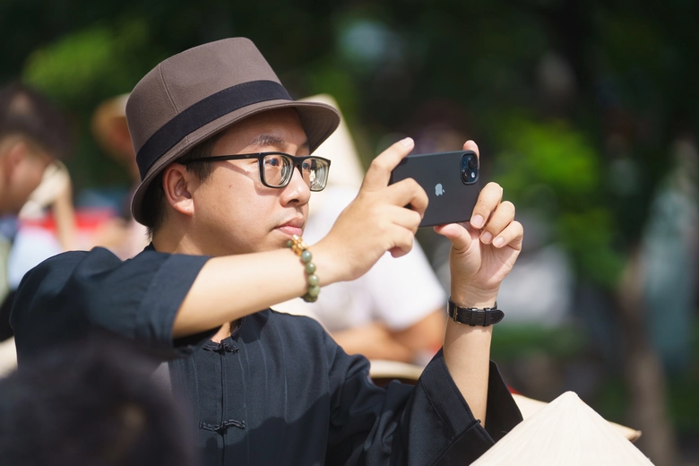 Tuyến buýt hai tầng Sài Gòn - Chợ Lớn hút khách ngày đầu hoạt động- Ảnh 10. Tuyến buýt hai tầng Sài Gòn - Chợ Lớn hút khách ngày đầu hoạt động- Ảnh 10.