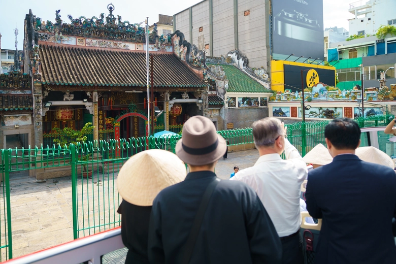 Tuyến buýt hai tầng Sài Gòn - Chợ Lớn hút khách ngày đầu hoạt động- Ảnh 3. Tuyến buýt hai tầng Sài Gòn - Chợ Lớn hút khách ngày đầu hoạt động- Ảnh 3.