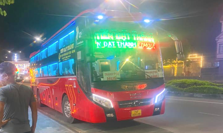 Người đ&agrave;n &ocirc;ng bất ngờ tử vong tr&ecirc;n xe kh&aacute;ch- Ảnh 1.