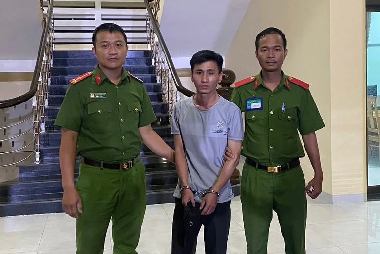 Bắt nghi can mang 5 &aacute;n t&ugrave; đang bị 2 cơ quan c&ocirc;ng an truy n&atilde;- Ảnh 1.