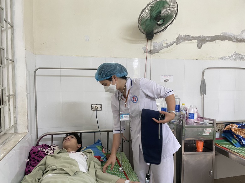 Quảng Ng&atilde;i chỉ đạo l&agrave;m r&otilde; vụ 6 người nhập viện sau ăn b&aacute;nh m&igrave;- Ảnh 1.