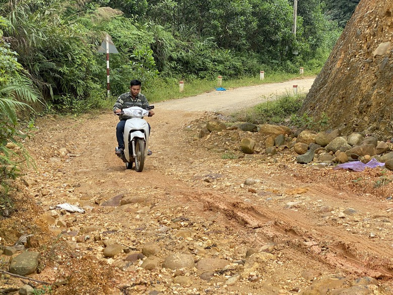 Quảng Ninh: Gập ghềnh đường vào điểm dân cư Bàng Danh- Ảnh 1. Quảng Ninh: Gập ghềnh đường vào điểm dân cư Bàng Danh- Ảnh 1.