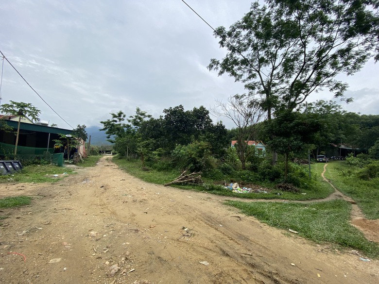 Quảng Ninh: Gập ghềnh đường vào điểm dân cư Bàng Danh- Ảnh 4. Quảng Ninh: Gập ghềnh đường vào điểm dân cư Bàng Danh- Ảnh 4.