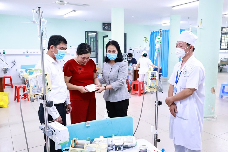 Gần 500 ca nhập viện sau ăn b&aacute;nh m&igrave;, C&ocirc;ng an Đồng Nai v&agrave;o cuộc điều tra- Ảnh 1.