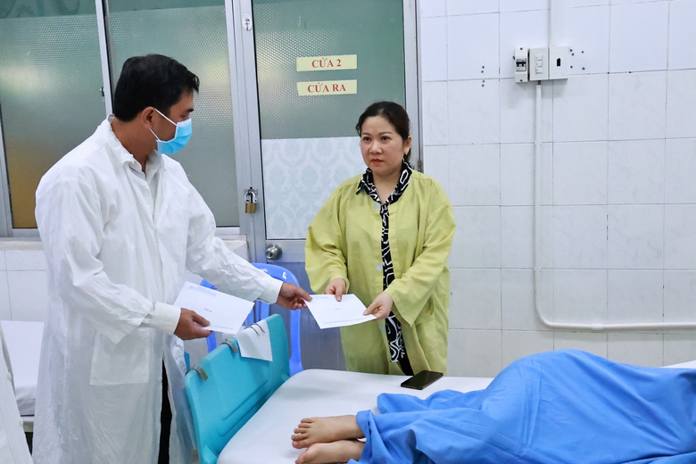 Vụ n&ocirc;n &oacute;i sau ăn b&aacute;nh m&igrave;: 447 ca nhập viện, 2 ca rất nặng phải lọc m&aacute;u- Ảnh 1.